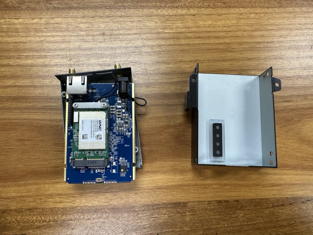 D-Link DWM-312 internals 1