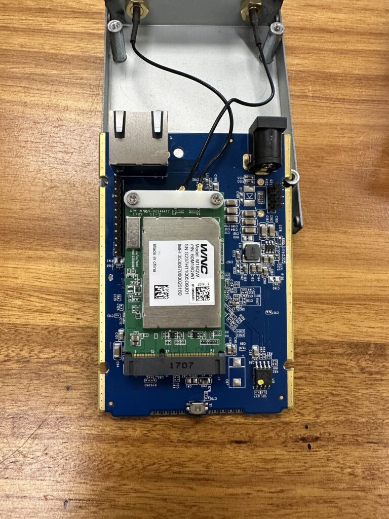 D-Link DWM-312 internals 2